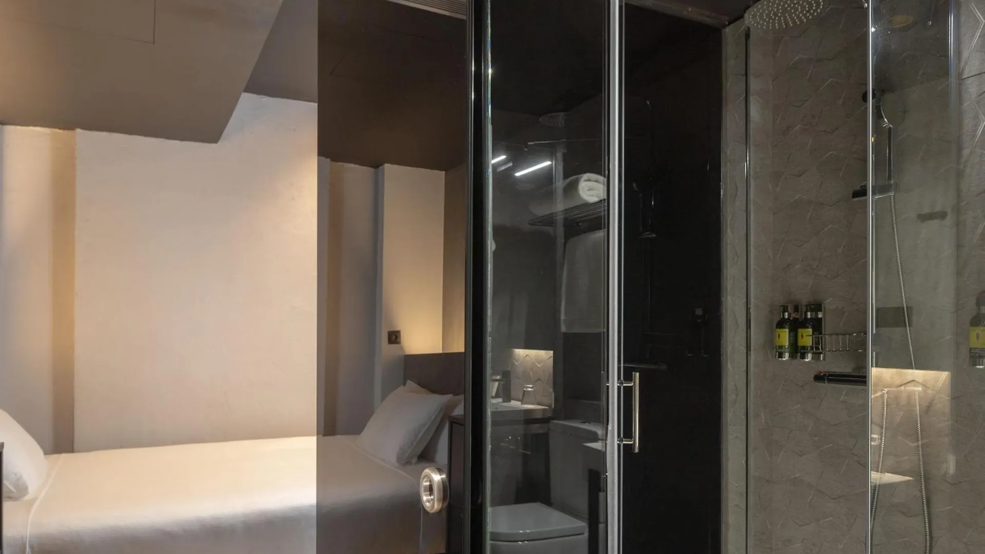 Hotel Tayko Bilbao 4*,