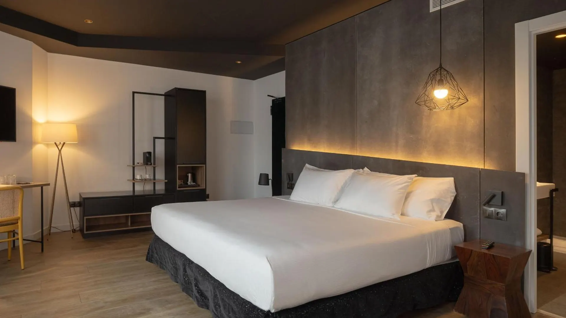 Hotel Tayko Bilbao 4*,